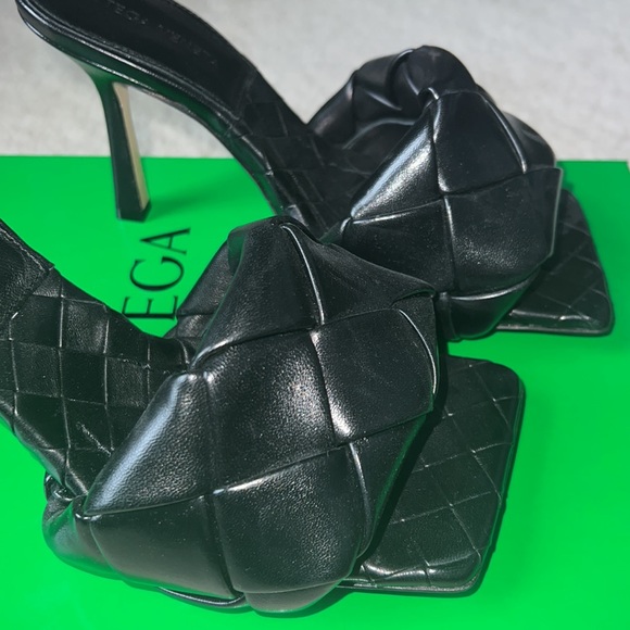 BOTTEGA VENETA BLACK LIFO SANDALS 6 - Picture 3 of 7